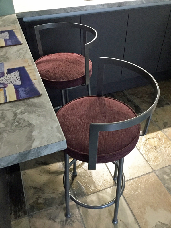 Beposke sized bar stool